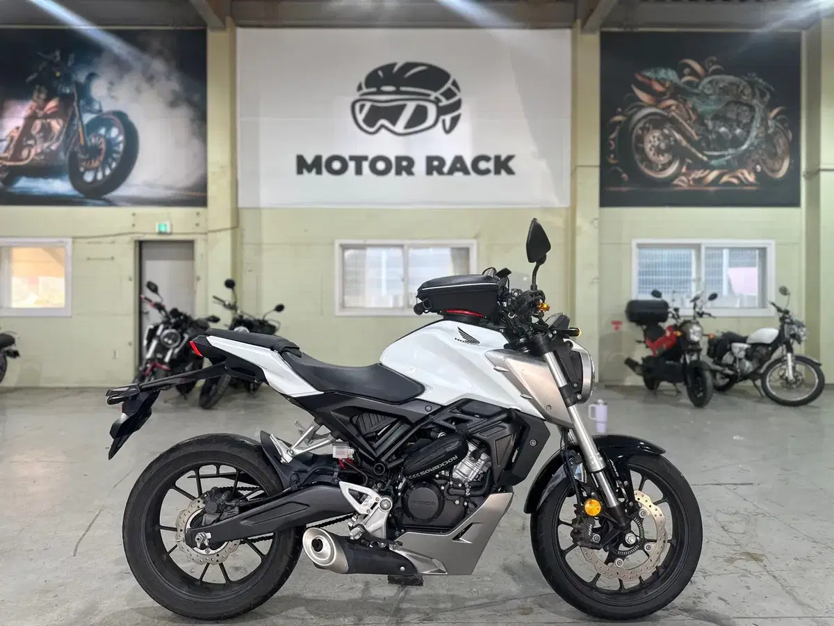 혼다 CB125R 18년 1.3만 무사고 풀옵션 화이트 깔끔한차량 판매